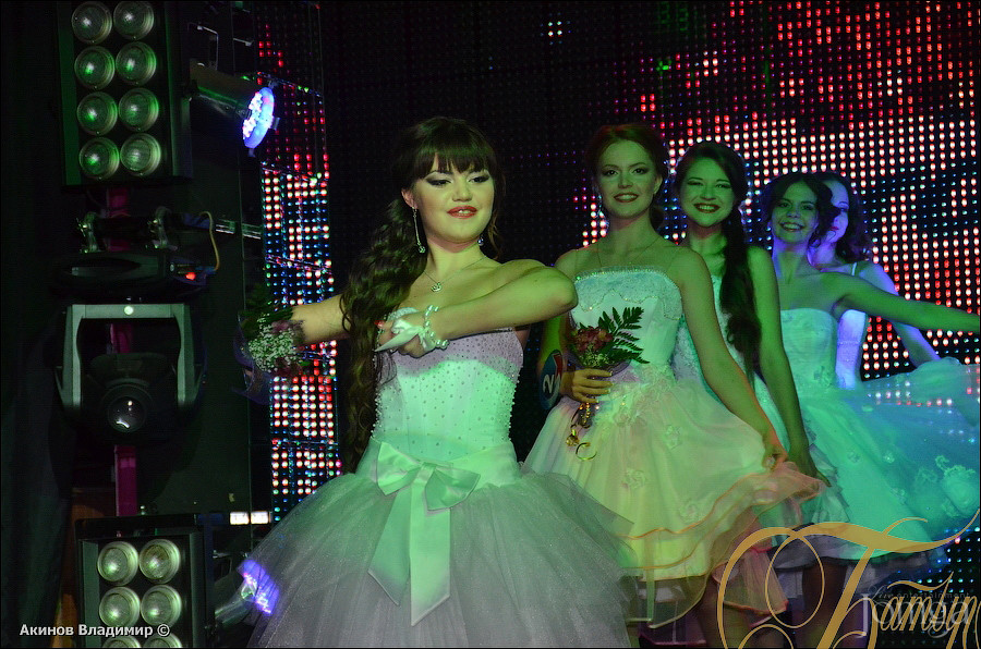 Фотография с КОРОЛЕВА ВЫПУСКНОГО БАЛА в Батыр