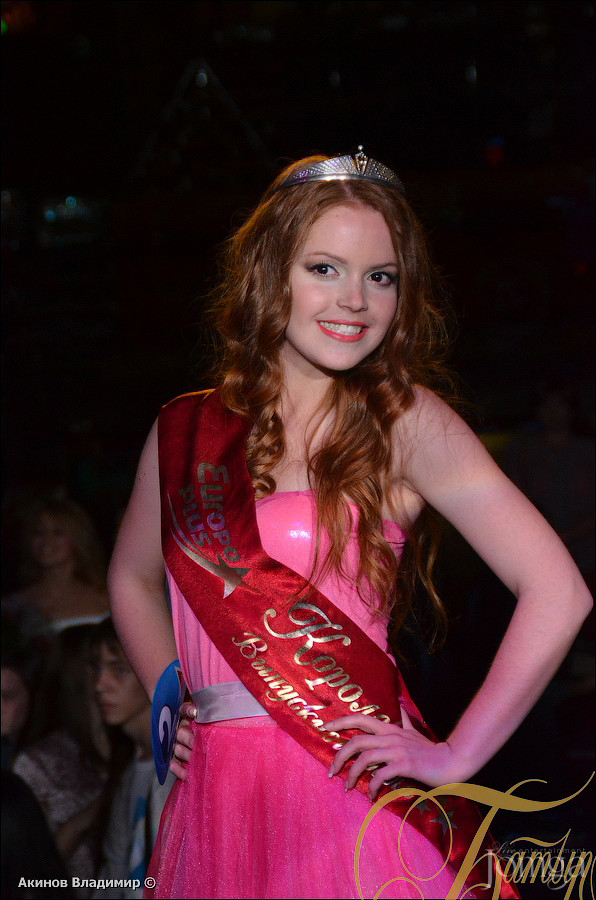 королева выпускного королева выпускного. королева выпускного бала. дарина королева королев. фото королевы на балу. королева выпускного бала "2010".