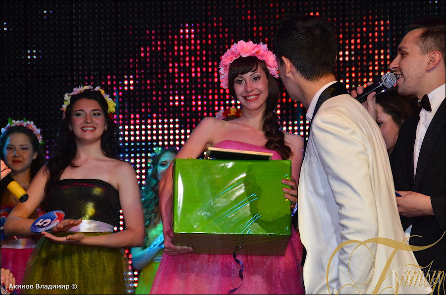 Фотография с КОРОЛЕВА ВЫПУСКНОГО БАЛА в Батыр