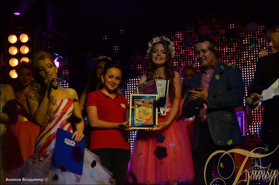 Фотография с КОРОЛЕВА ВЫПУСКНОГО БАЛА в Батыр