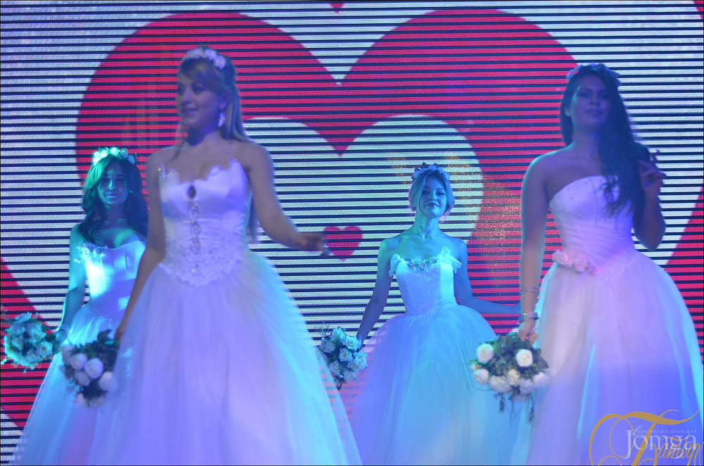 Фотография с НА ЛАБУТЕНАХ И ОФИГИТЕЛЬНЫХ ШТАНАХ в Батыр