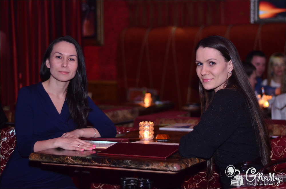 Фотография с ЖЕНЩИНА, КОТОРУЮ ПОЮТ в Батыр