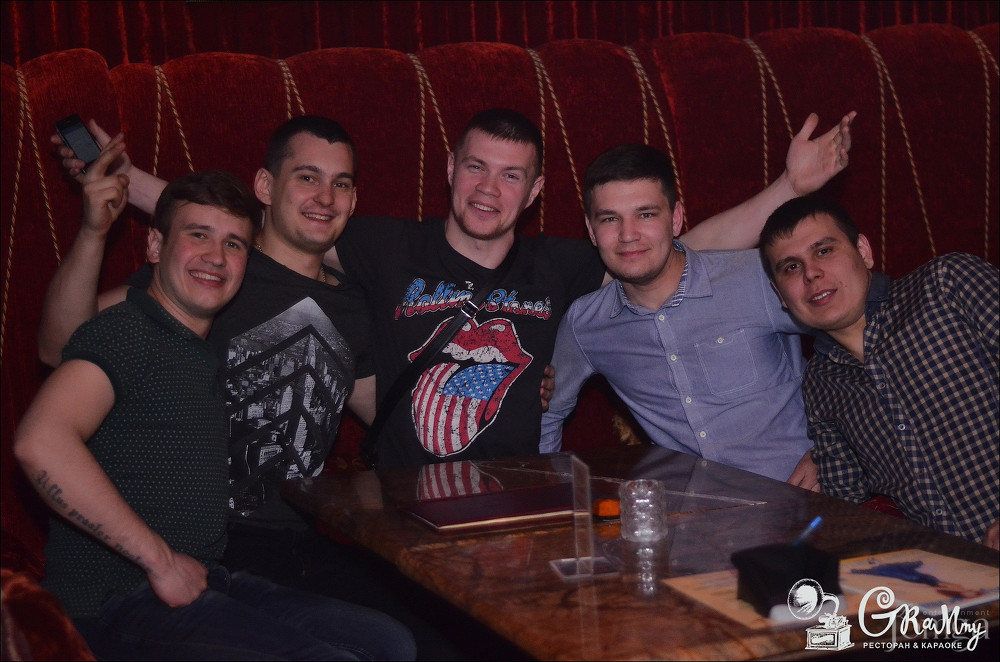 Фотография с ЖЕНЩИНА, КОТОРУЮ ПОЮТ в Батыр