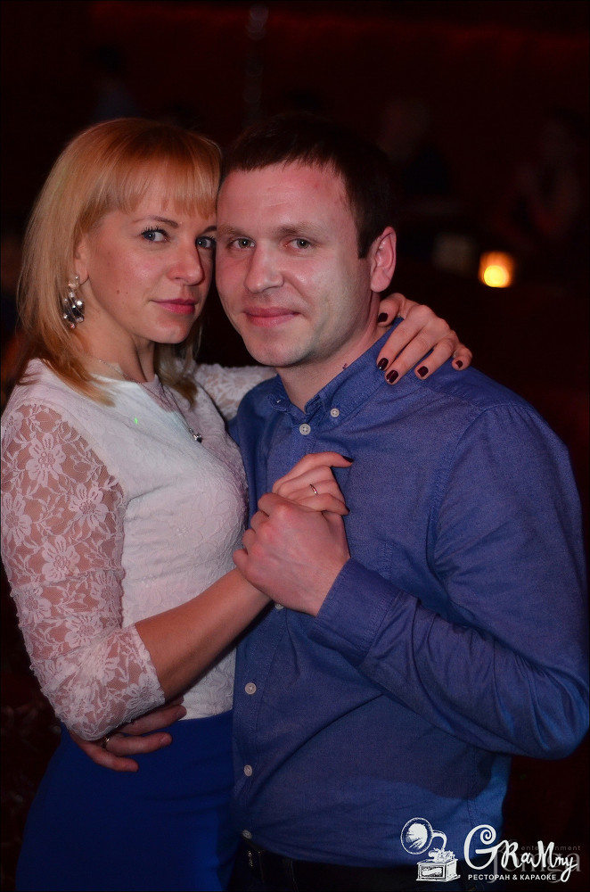 Фотография с ЖЕНЩИНА, КОТОРУЮ ПОЮТ в Батыр