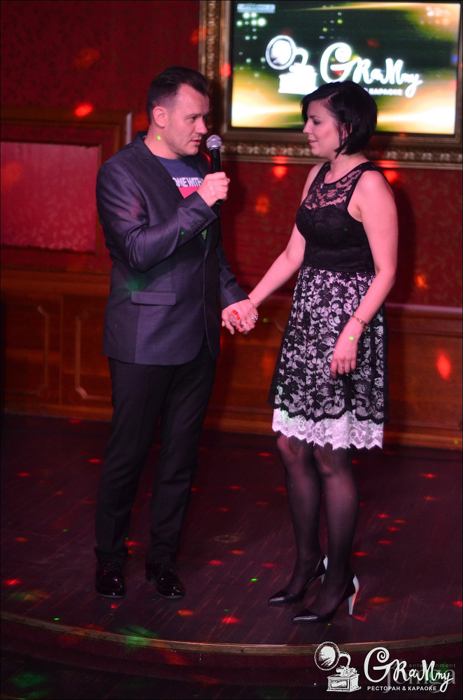 Фотография с ЖЕНЩИНА, КОТОРУЮ ПОЮТ в Батыр