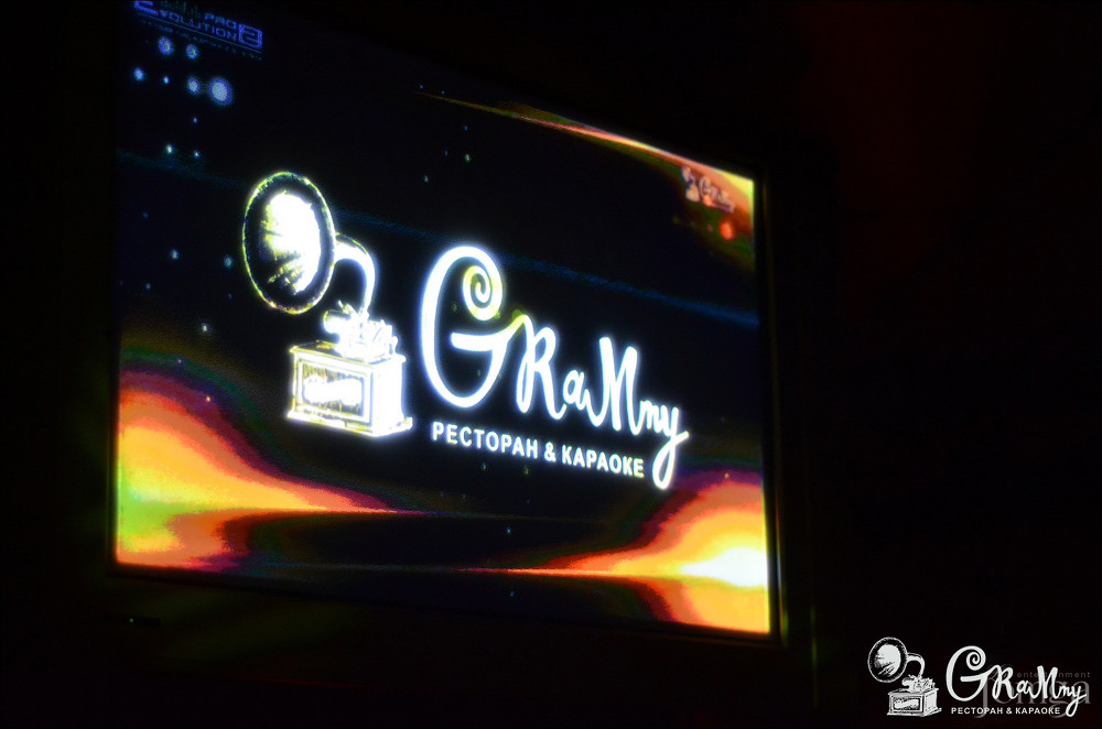 Фотография с ЖЕНЩИНА, КОТОРУЮ ПОЮТ в Батыр