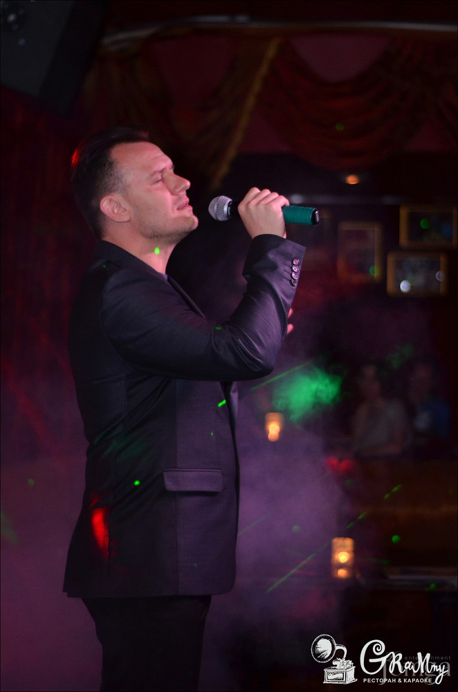 Фотография с ЖЕНЩИНА, КОТОРУЮ ПОЮТ в Батыр