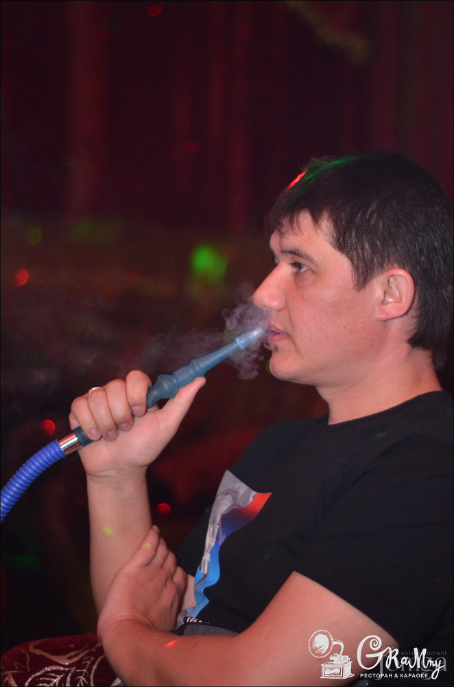 Фотография с ЖЕНЩИНА, КОТОРУЮ ПОЮТ в Батыр