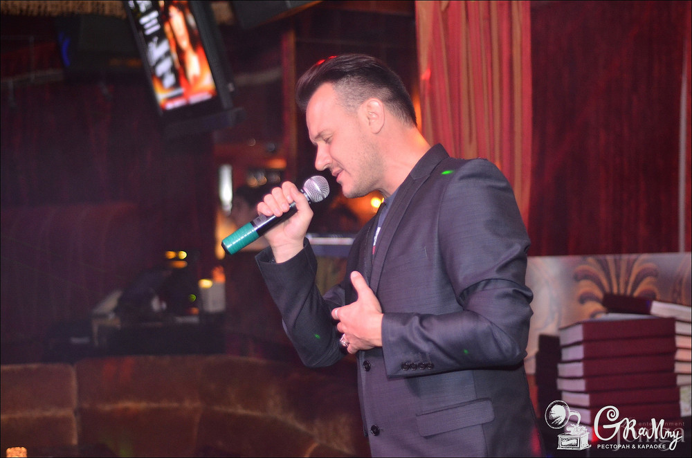 Фотография с ЖЕНЩИНА, КОТОРУЮ ПОЮТ в Батыр