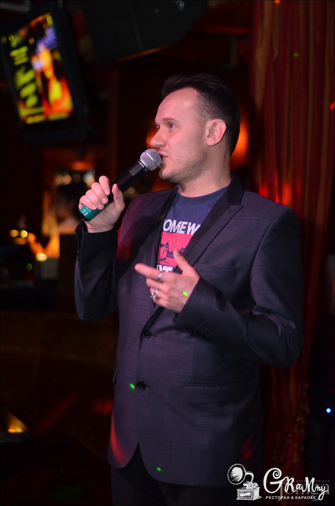 Фотография с ЖЕНЩИНА, КОТОРУЮ ПОЮТ в Батыр