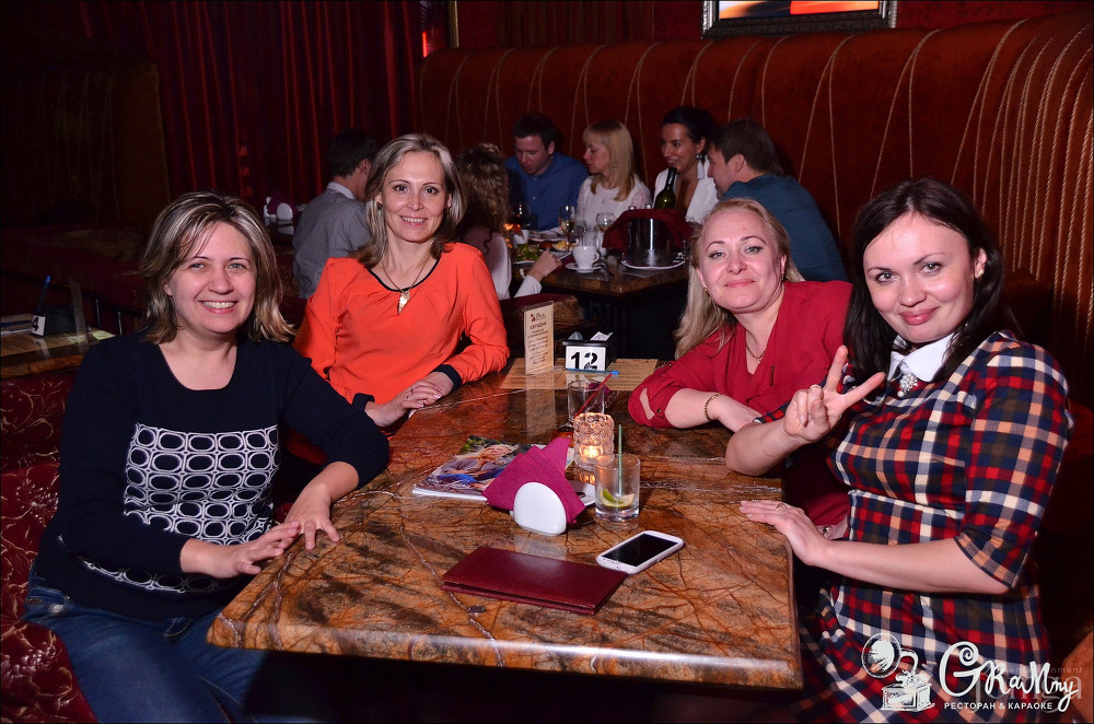 Фотография с ЖЕНЩИНА, КОТОРУЮ ПОЮТ в Батыр