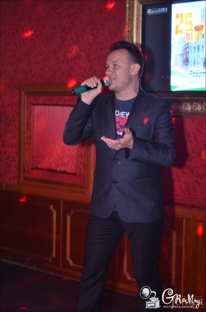 Фотография с ЖЕНЩИНА, КОТОРУЮ ПОЮТ в Батыр