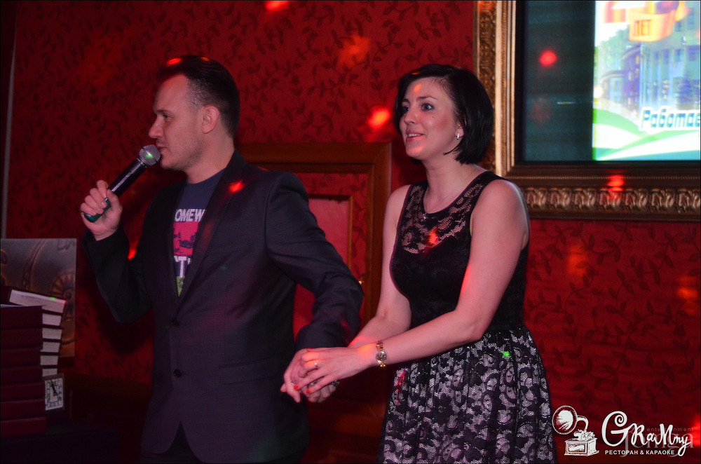 Фотография с ЖЕНЩИНА, КОТОРУЮ ПОЮТ в Батыр