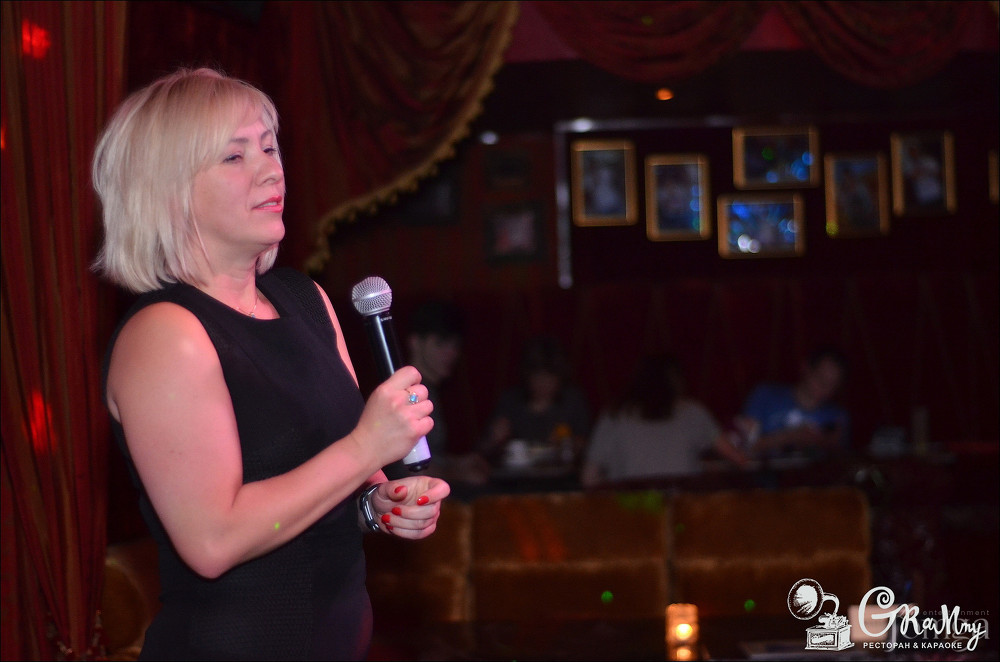 Фотография с ЖЕНЩИНА, КОТОРУЮ ПОЮТ в Батыр