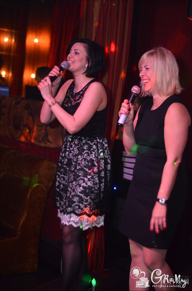 Фотография с ЖЕНЩИНА, КОТОРУЮ ПОЮТ в Батыр