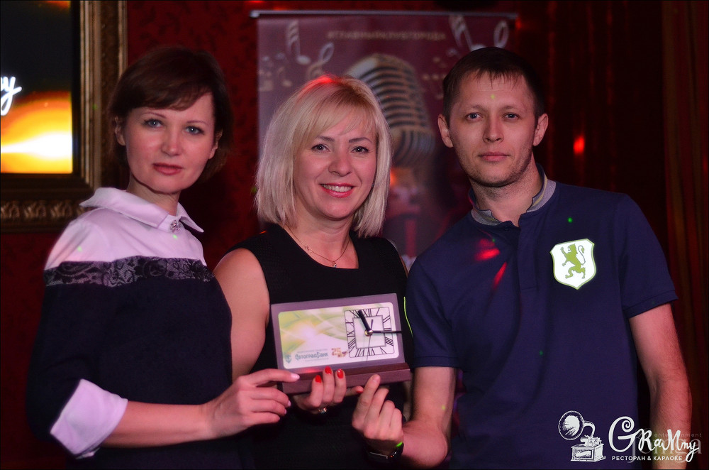 Фотография с ЖЕНЩИНА, КОТОРУЮ ПОЮТ в Батыр