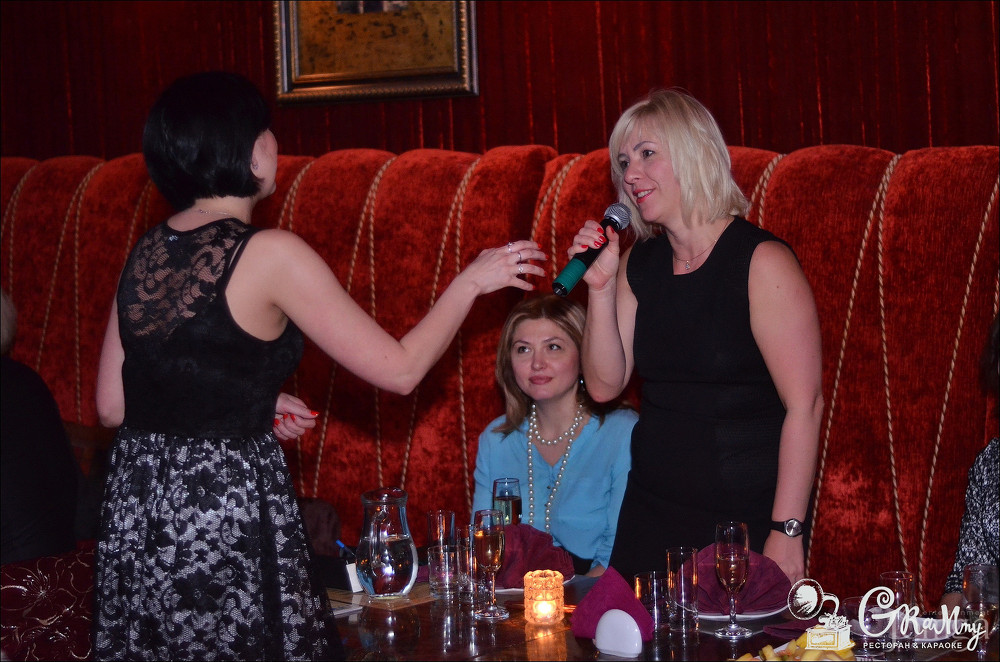 Фотография с ЖЕНЩИНА, КОТОРУЮ ПОЮТ в Батыр