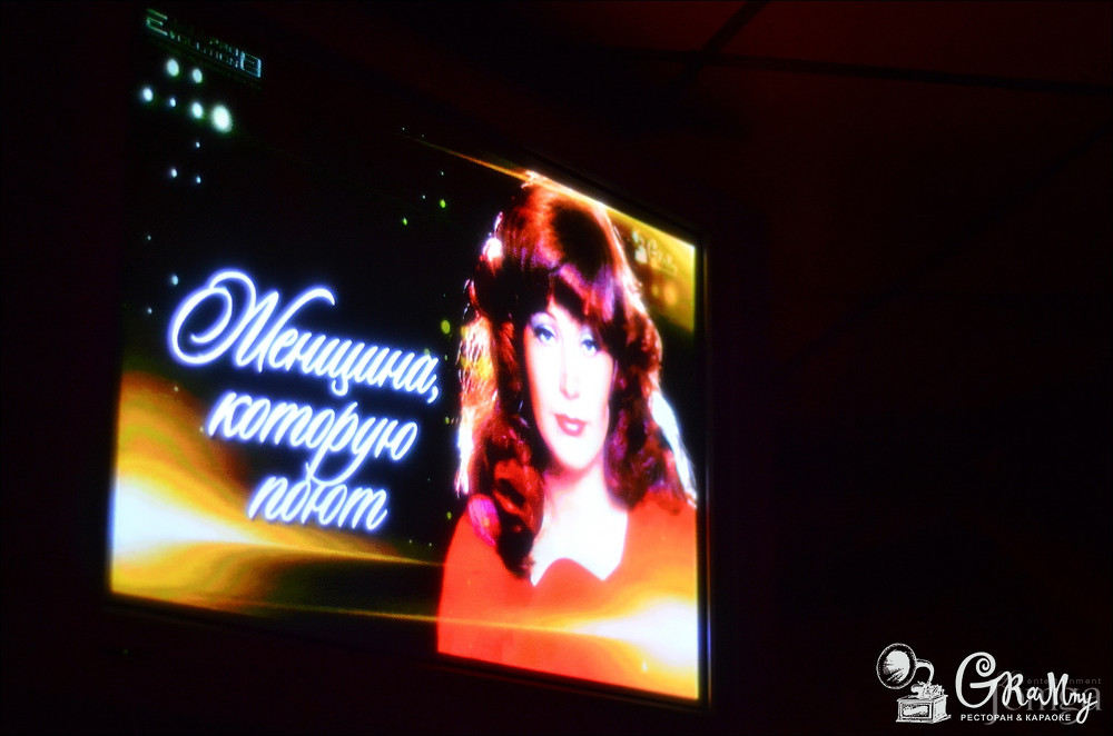 Фотография с ЖЕНЩИНА, КОТОРУЮ ПОЮТ в Батыр