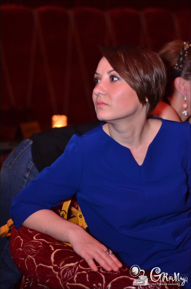 Фотография с ЖЕНЩИНА, КОТОРУЮ ПОЮТ в Батыр