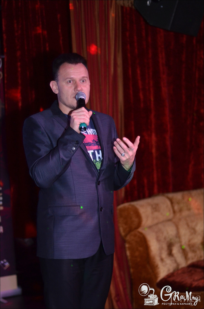 Фотография с ЖЕНЩИНА, КОТОРУЮ ПОЮТ в Батыр