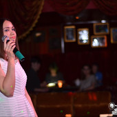 ЖЕНЩИНА, КОТОРУЮ ПОЮТ фото 40