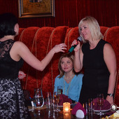 ЖЕНЩИНА, КОТОРУЮ ПОЮТ фото 36