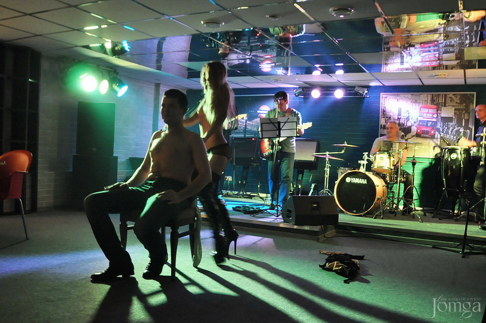 Фотография с Мокрая майка в Пятерочка