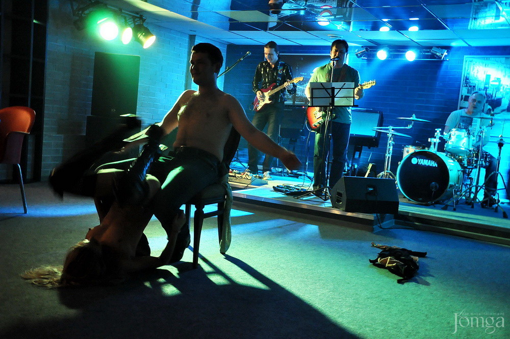 Фотография с Мокрая майка в Пятерочка