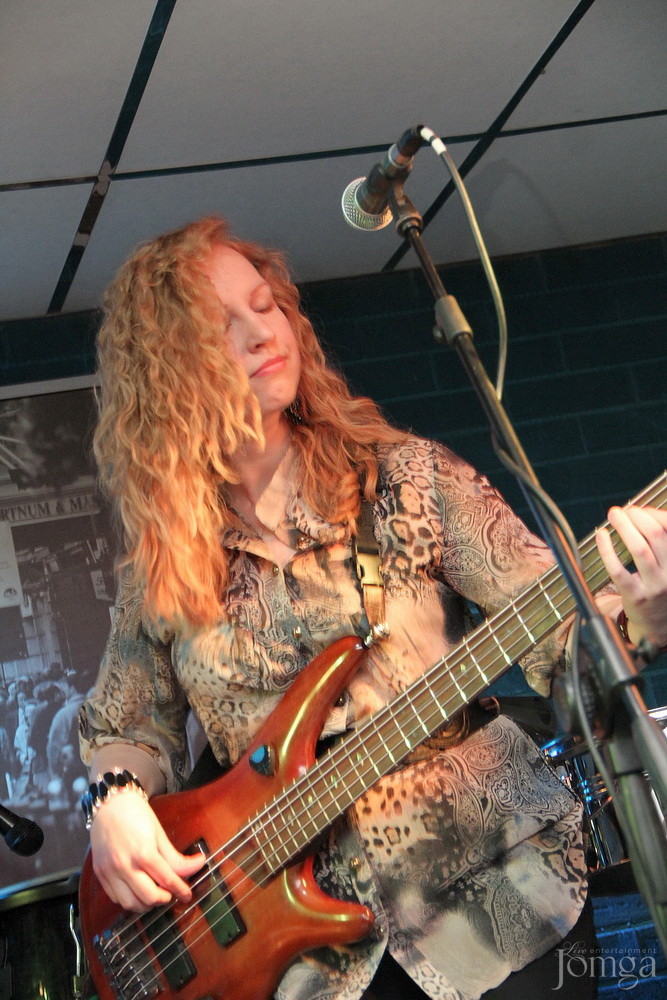 Фотография с гр. "Листья травы" в Пятерочка