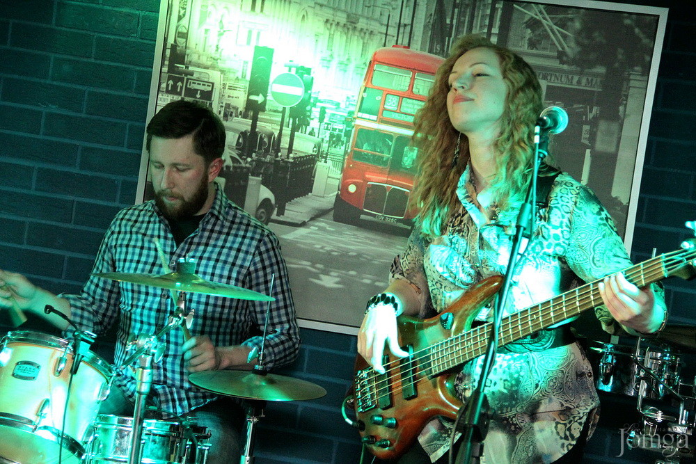 Фотография с гр. "Листья травы" в Пятерочка