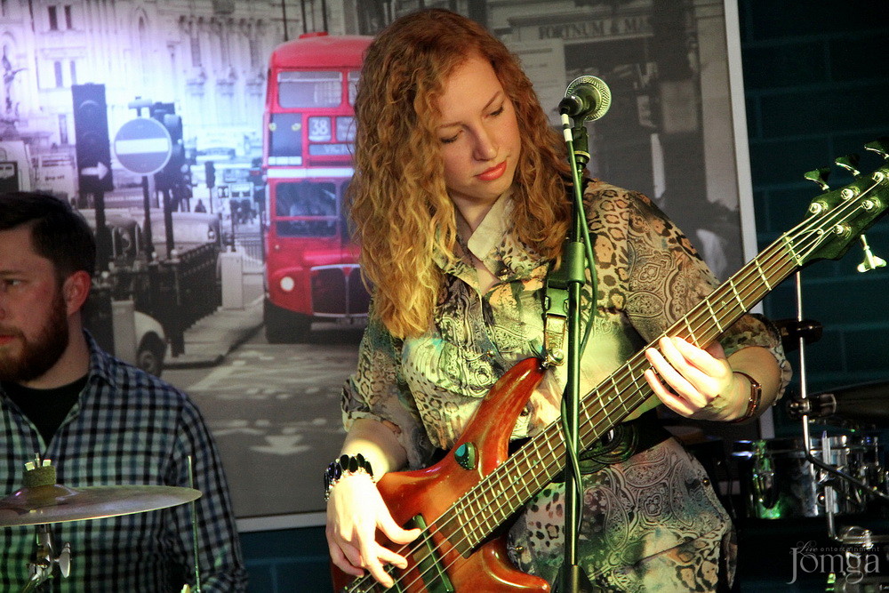 Фотография с гр. "Листья травы" в Пятерочка