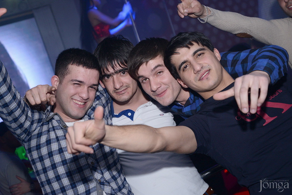 Фотография с Мокрая майка в Пятерочка