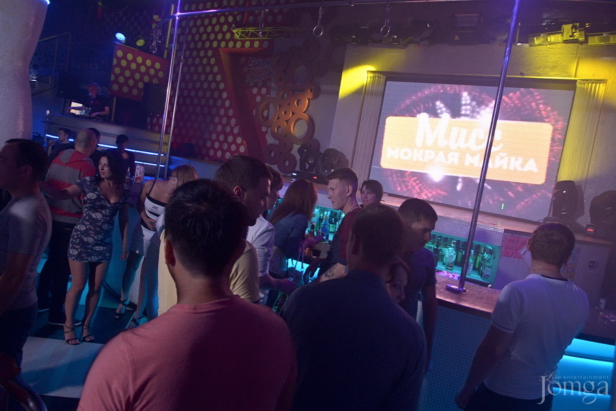 Фотография с Мокрая майка в Пятерочка