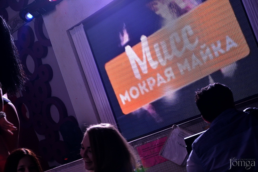 Фотография с Мокрая майка в Пятерочка