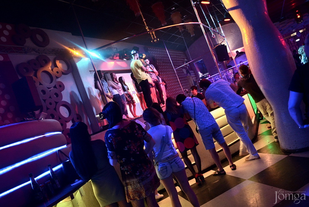 Фотография с Мокрая майка в Пятерочка