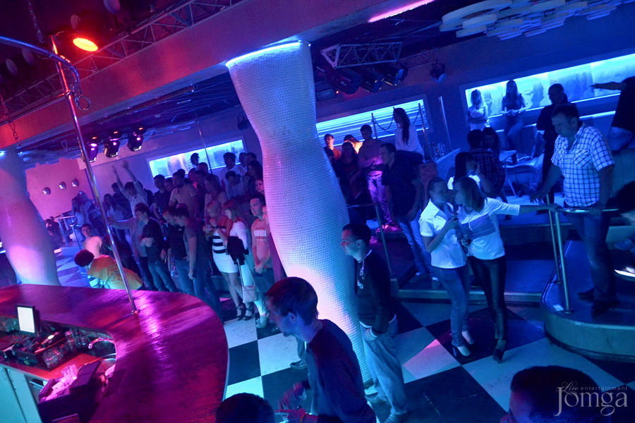 Фотография с Мокрая майка в Пятерочка