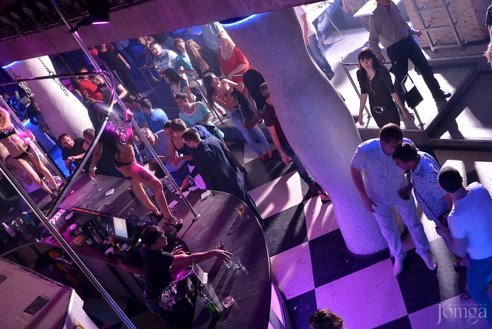 Фотография с Мокрая майка в Пятерочка