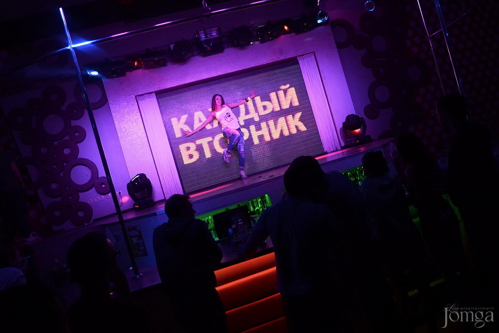 Фотография с Мокрая майка в Пятерочка