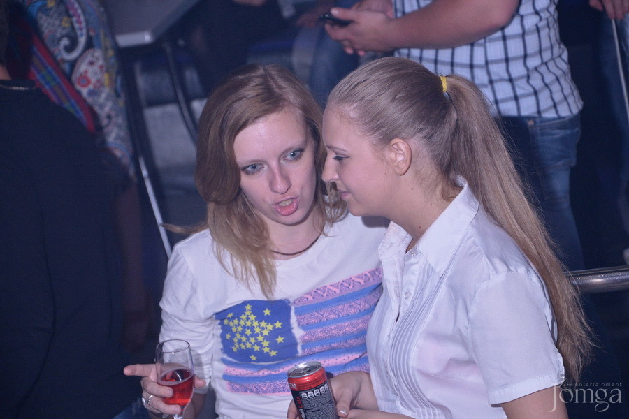 Фотография с Мокрая майка в Пятерочка