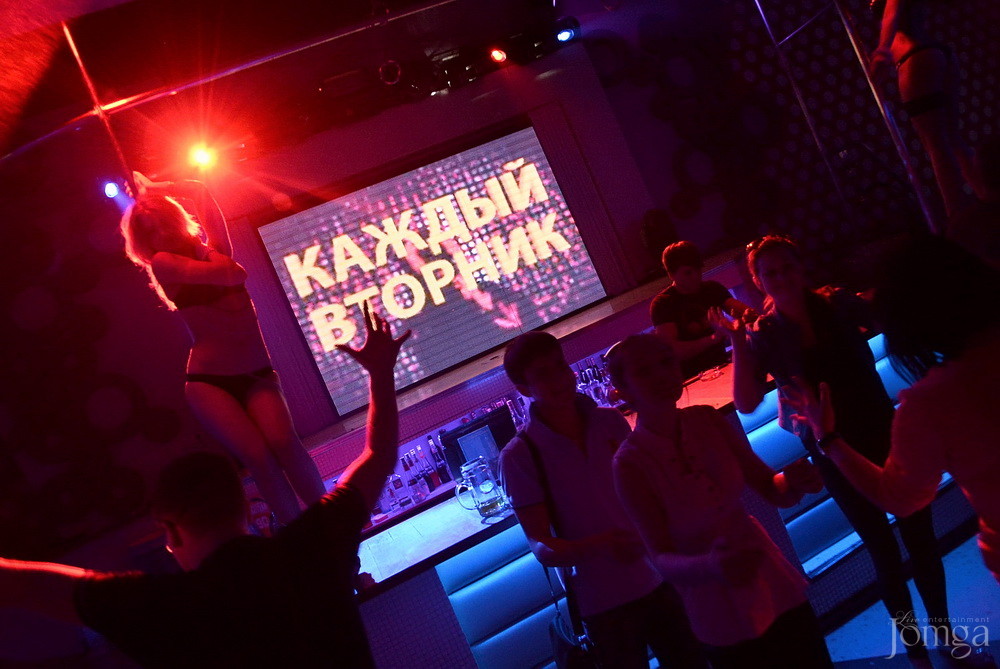 Фотография с Мокрая майка в Пятерочка