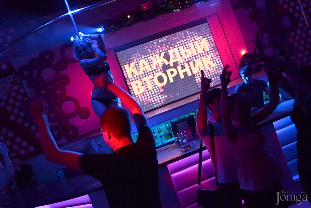 Фотография с Мокрая майка в Пятерочка