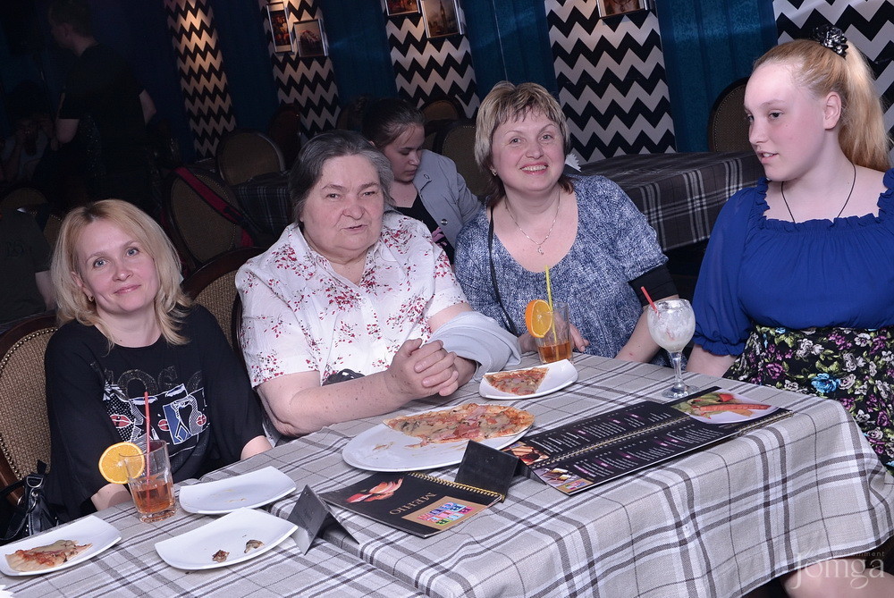 Фотография с гр. Own Way в Пятерочка