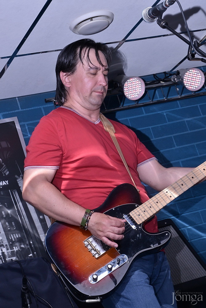 Фотография с гр. Own Way в Пятерочка