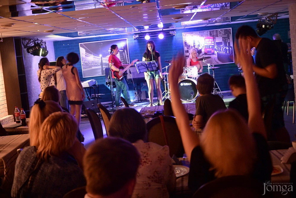 Фотография с гр. Own Way в Пятерочка