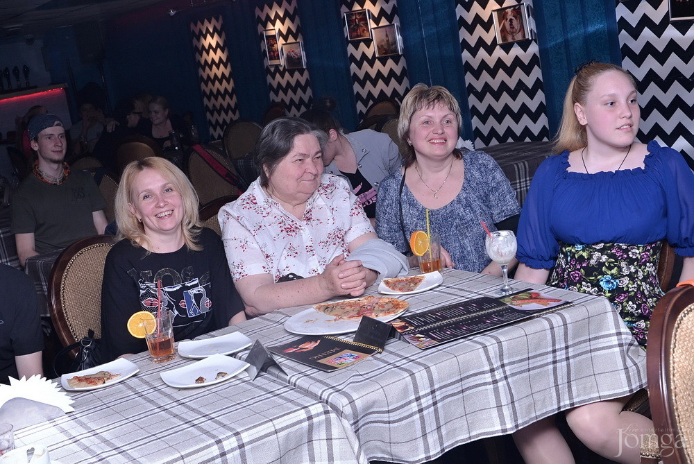 Фотография с гр. Own Way в Пятерочка