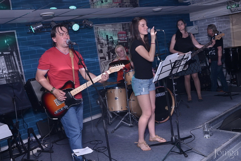 Фотография с гр. Own Way в Пятерочка