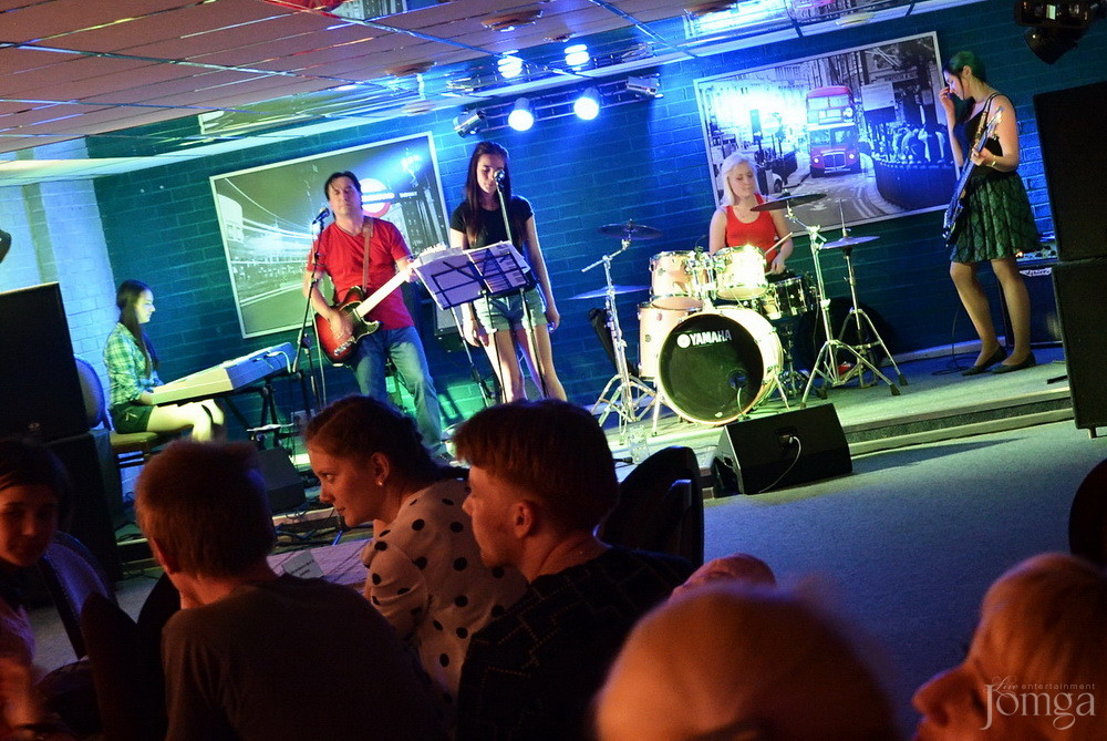 Фотография с гр. Own Way в Пятерочка