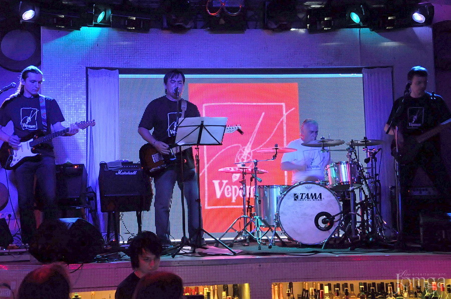 Фотография с гр "ВЕРЕТЕНО" - нам 8 лет в Пятерочка