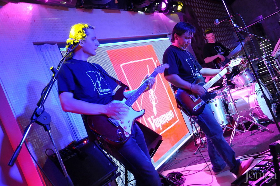 Фотография с гр "ВЕРЕТЕНО" - нам 8 лет в Пятерочка