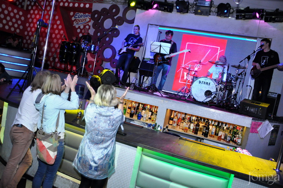 Фотография с гр "ВЕРЕТЕНО" - нам 8 лет в Пятерочка